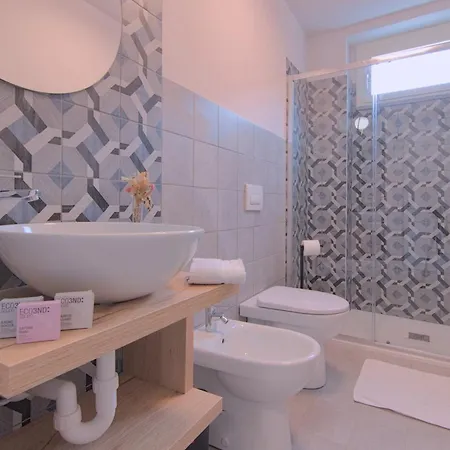 Privatunterkunft 2 Min - Modern At 1 Min To Station - Wifi, Ac